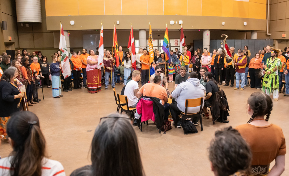 photo of large group assembled at Mawi'omi