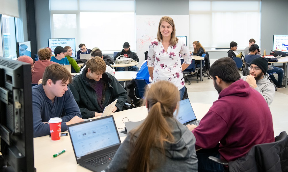 Dr. Stephanie Shaw teaching a class of students