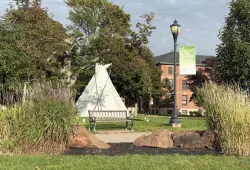 photo of the University's quadrangle including the Tipi and a lamppost and banner