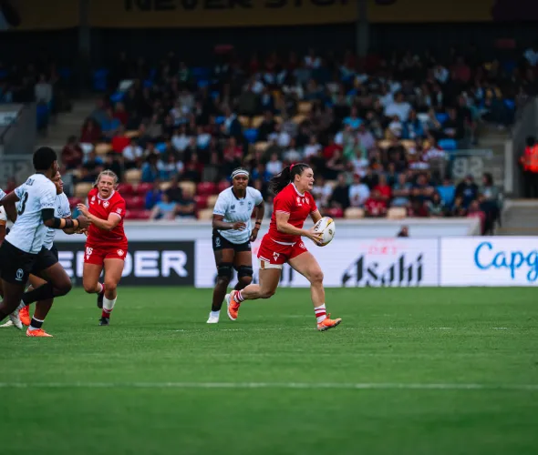 Team Canada Rugby athlete Alysha Corrigan running with a rugby ball